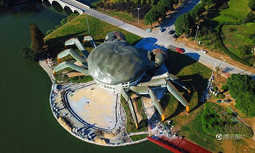 Trung Quốc: Xuất hiện tòa nhà hình cua khổng lồ hệt như thật