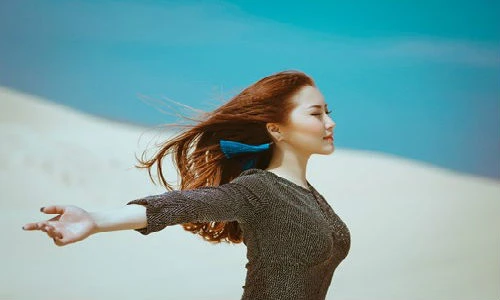 Hương Tràm sẻ chia nỗi lòng phụ nữ dại khờ vì yêu