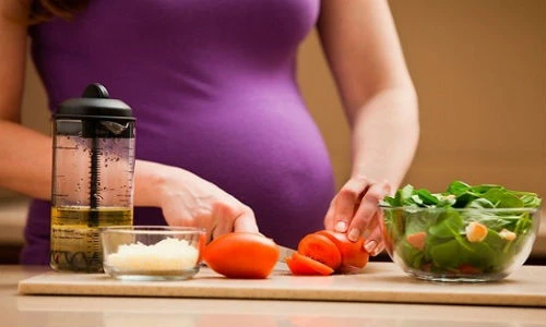 Chế độ dinh dưỡng và chứng phù nề khi mang thai