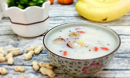 Thanh nhiệt, giải rượu hiệu quả với cháo chuối tiêu