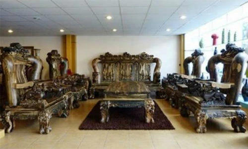 Cận cảnh những bộ bàn ghế tiền tỷ của các đại gia Việt