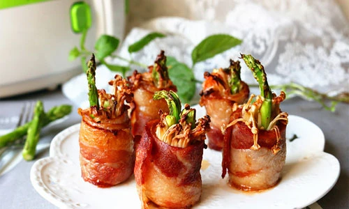 Trời lạnh đổi vị bằng thịt xông khói cuộn tôm thơm lừng