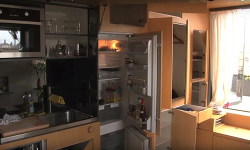 Quyết dành tiền mua nhà cũ bẩn, anh chàng làm mẹ giận nhưng cuối cùng lại thành vui 