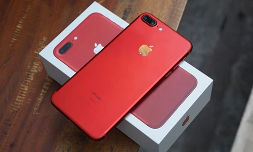 Cận cảnh iPhone 7 Plus màu đỏ giá 25 triệu ở VN