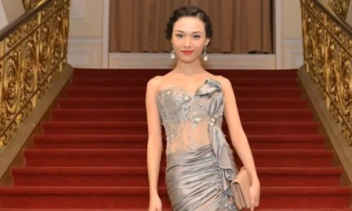 Tiết lộ cuộc sống của HH Phương Nga trong “hợp đồng tình ái“