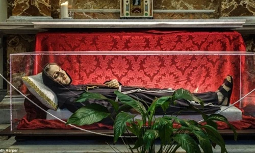 Kỳ bí thi thể muôn đời không phân hủy của các vị thánh