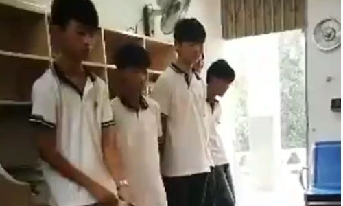 Hình phạt khiến nữ sinh tái mặt gây sốc mạng xã hội