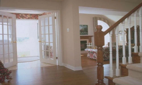 Bói tài vận gia chủ qua cửa nhà 