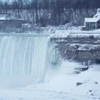 Tuyệt đẹp thác nước lớn nhất khu vực Bắc Mỹ đóng băng một phần