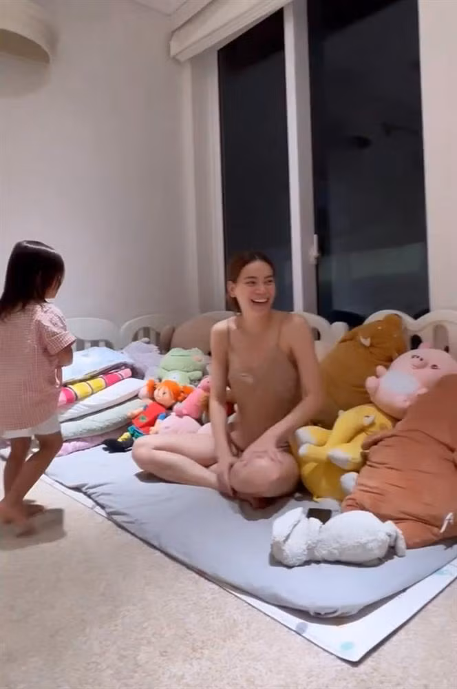 Hà Hồ - Kim Lý ghi điểm bởi một chi tiết khi chơi cùng con ảnh 3