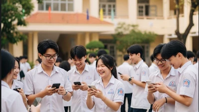TPHCM đề xuất cấm học sinh dùng điện thoại ở trường: Cần thiết hay gây tranh cãi?