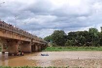 Tìm kiếm thiếu niên nhảy cầu ở huyện Kông Chro