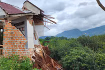 Tiếp tục sạt lở nghiêm trọng tại đường vào Trạm 500kV thủy điện Ia Ly