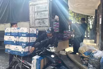 Quảng Ngãi mở đường, tiếp tế thực phẩm cho 5 thôn bị cô lập