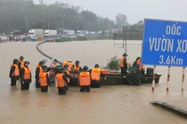 Gia Lai ghi nhận 3 người tử vong do mưa lũ, đoạn đầu cầu Quý Đức hư hỏng 