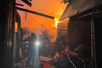 Chợ Gia Lai bất ngờ bốc cháy dữ dội trong đêm