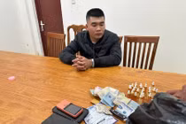 Tạm giữ hình sự đối tượng buôn bán vũ khí, thu giữ 16 khẩu súng 