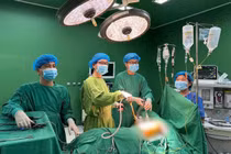 Nam sinh lớp 7 ở Gia Lai bị bạn cầm dao đâm thấu ngực