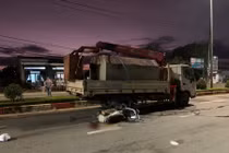 Người đi xe máy tử vong vì tông xe bồn tưới cây ở Gia Lai 