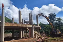 Gia Lai phá dỡ công trình nhà rông bê tông hóa tại làng Ia Gri