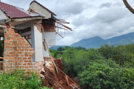 Tiếp tục sạt lở nghiêm trọng tại đường vào Trạm 500kV thủy điện Ia Ly