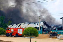 Cháy lớn tại Công ty TNHH Tổng hợp Tân Đại Hưng Khu công nghiệp Nhơn Hội 