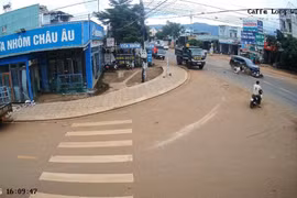 Công an Gia Lai truy tìm tài xế ô tô tông chết người rồi bỏ trốn