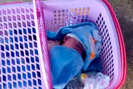 Xót lòng đọc lá thư nghi của mẹ trẻ khi bỏ rơi bé trai hơn 1 tháng tuổi