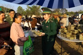 Xuân thắm tình quân dân trên vùng biên giới Sa Loong