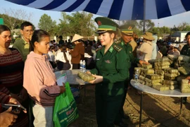 Xuân thắm tình quân dân trên vùng biên giới Sa Loong