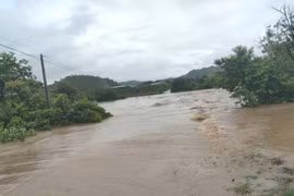  Mưa lớn gây ngập cục bộ ở Gia Lai, Quốc lộ 25 bị chia cắt