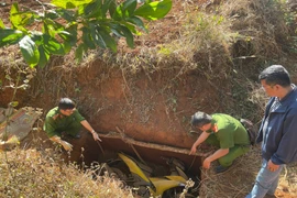 Truy tìm nguồn gốc tấm gỗ che giấu xe máy vụ cướp ngân hàng ở Gia Lai