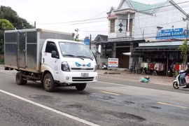 Quốc lộ 19 sửa xong lại hỏng, hỏng xong chờ... vá