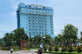 Vì sao Khách sạn 11 tầng ở Gia Lai hết thời hạn thuê đất nhưng không di dời?