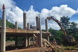 Gia Lai phá dỡ công trình nhà rông bê tông hóa tại làng Ia Gri