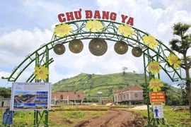 Tạm dừng thi công nhà rông 9,4 tỉ đồng ở Gia Lai vì bê tông hóa?