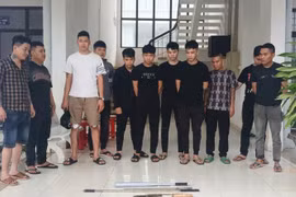 Triệu tập nhóm đối tượng sử dụng hung khí gây náo loạn đêm khuya ở Gia Lai