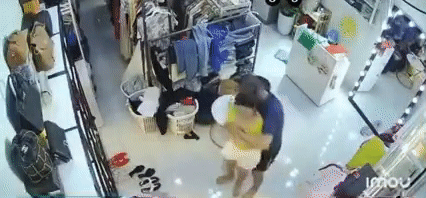 Bắt kẻ dở trò đồi bại với chủ shop quần áo ở Vĩnh Phúc Bat ke do tro doi bai voi chu shop quan ao o Vinh Phuc