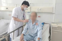 Uống rượu mỗi ngày, người đàn ông phải thay huyết tương, lọc máu