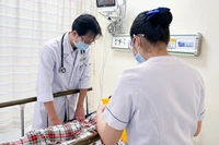 Hàng chục người nghi ngộ độc thực phẩm sau khi ăn bánh mì ở TP HCM