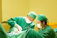 Phẫu thuật kịp thời cứu sống bệnh nhân người Campuchia mắc hoại tử Fournier