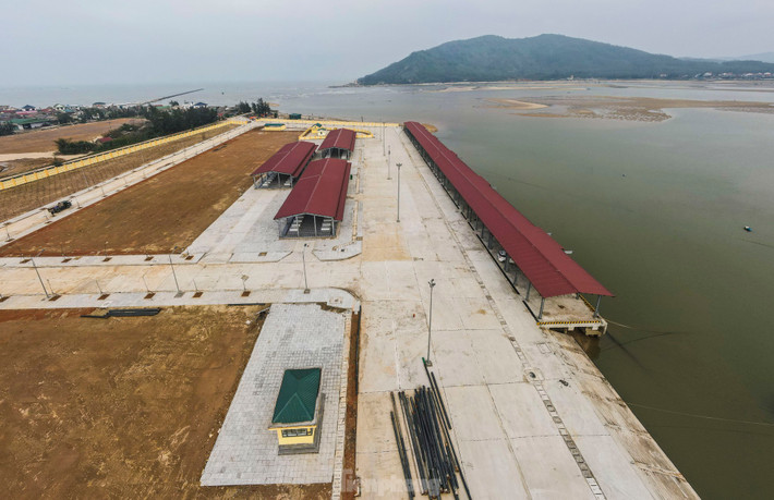 Đây là một trong các dự án xây dựng, nâng cấp cơ sở dịch vụ hậu cần nghề cá và dự án phục hồi, tái tạo hệ sinh thái thủy sinh, nguồn lợi thủy sản tại 4 tỉnh miền Trung, sử dụng khoản tiền bồi thường của Công ty TNHH Gang thép Hưng Nghiệp Formosa Hà Tĩnh.