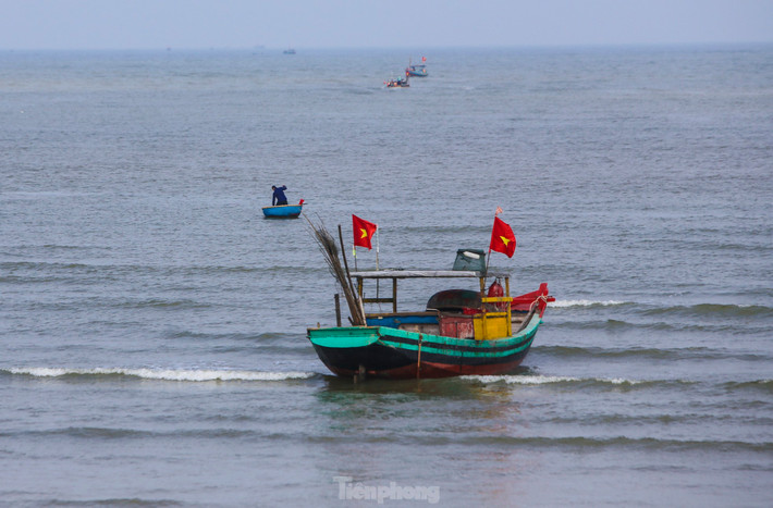 Theo ngư dân địa phương, từ trước đến nay, tàu thuyền neo đậu tại khu vực Cửa Nhượng rất khó khăn do tình trạng bồi lắng. Khi đánh bắt về, họ phải neo đậu ở xa nên việc vận chuyển hải sản về bờ khó khăn. Đặc biệt, vào những ngày mưa bão, ngư dân luôn bất an vì không có nơi neo đậu an toàn. Dự án khi hoàn thành hứa hẹn giúp ngư dân địa phương vững vàng bám biển, thuận lợi trong việc ra khơi, đưa cá vào bờ bán cho thương lái, nâng cao hiệu quả phát triển kinh tế.