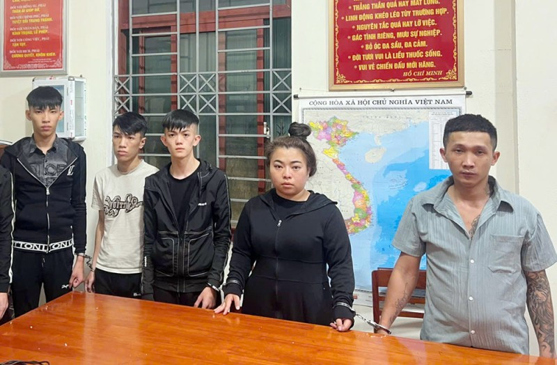 Nguyễn Thị Thanh Huệ (nữ) cầm đầu và các đối tượng trong vụ án. Ảnh D. H dt.jpg