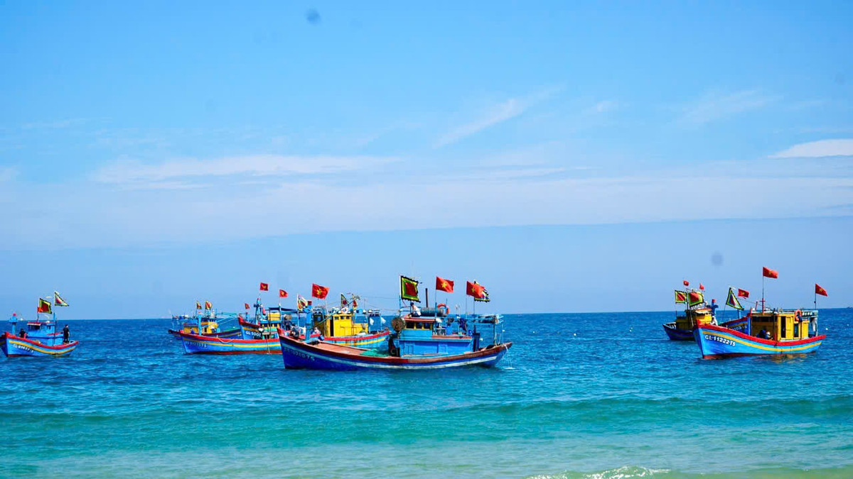 Lễ hội cũng là dịp để cộng đồng ngư dân thể hiện tinh thần đoàn kết, quyết tâm vươn khơi bám biển, phát triển kinh tế biển bền vững, góp phần bảo vệ chủ quyền biển đảo thiêng liêng của Tổ quốc.