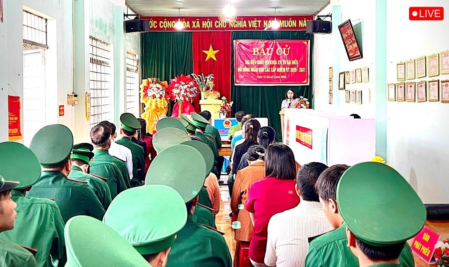 Lễ khai mạc tại điểm bỏ phiểu số 7, bầu cử đại biểu Quốc hội khóa XVI và đại biểu HĐND các cấp nhiệm kỳ 2026-2031 (thôn Cửa Khẩu, xã Ia Dom). Ảnh: Minh Triều