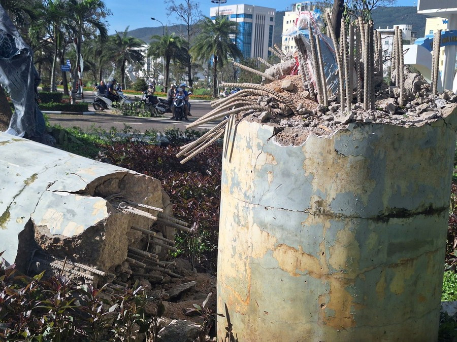 Khung cảnh tan hoang sau cơn bão. Ảnh: Quang Tấn anh-qt.jpg