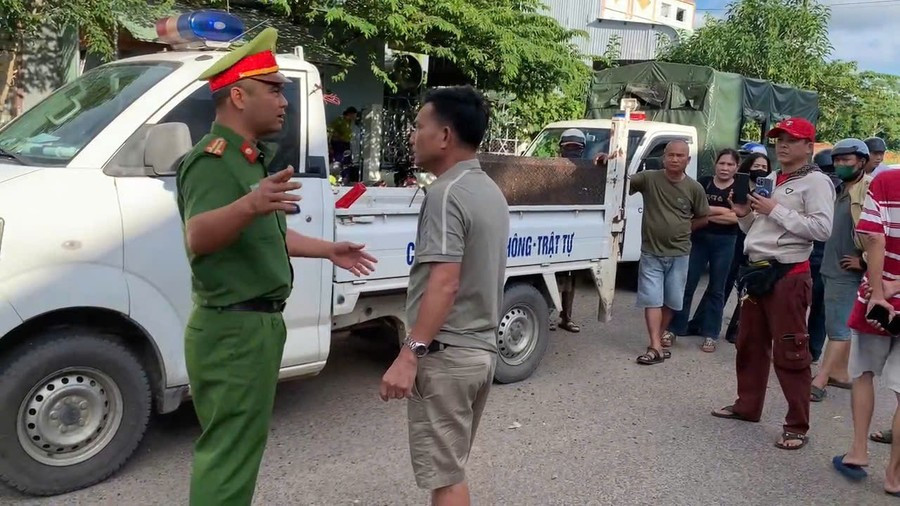 Lực lượng CA phường An Khê triển khai tổ công tác làm việc với các đối tượng. Ảnh ĐVCC hv.jpg