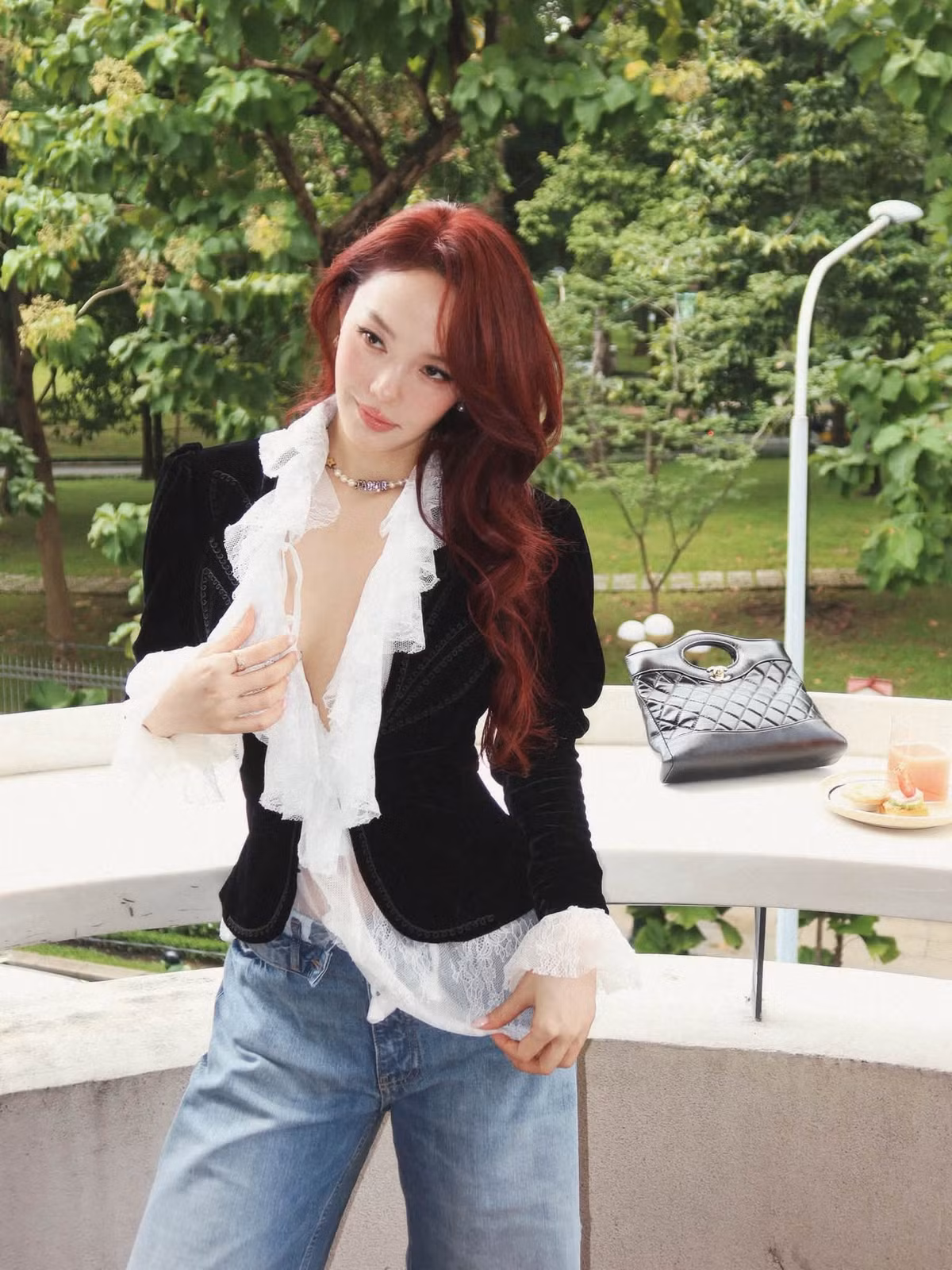 Về cuộc sống riêng, nữ nghệ sĩ đang tận hưởng tổ ấm bên chồng doanh nhân và con trai. Việc cân bằng giữa công việc, gia đình và chăm sóc bản thân cũng là khía cạnh khiến hình ảnh Minh Hằng nhận được sự quan tâm của người hâm mộ. Ảnh: FB Minh Hằng