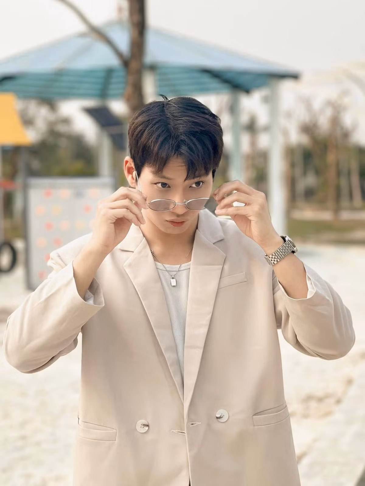 Sở hữu ngoại hình nổi bật cùng nét diễn trẻ trung, tự nhiên, nam diễn viên nhanh chóng tạo được thiện cảm với người xem. Đặc biệt, dung mạo điển trai của anh cũng là chủ đề được nhiều khán giả quan tâm. Ảnh: FB Nam Việt